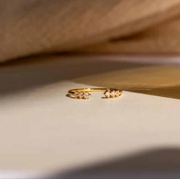 NWT Caitlyn Minimalist Gold Open Stacking Ring - Picture 4 of 5